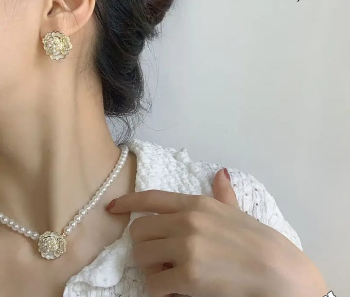 Rosette Pearl Charm Set – Elegant Golden Floral Jewelry for Women h1
