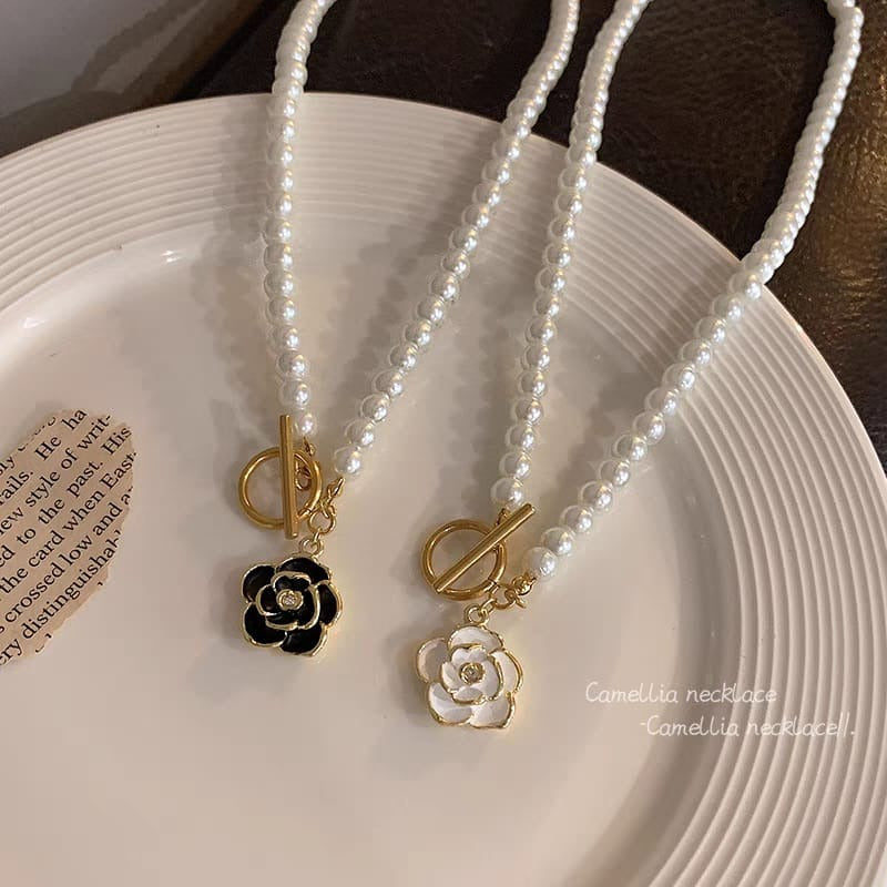Beautiful Pearl Charm Korean Elegant Necklace For Girls.